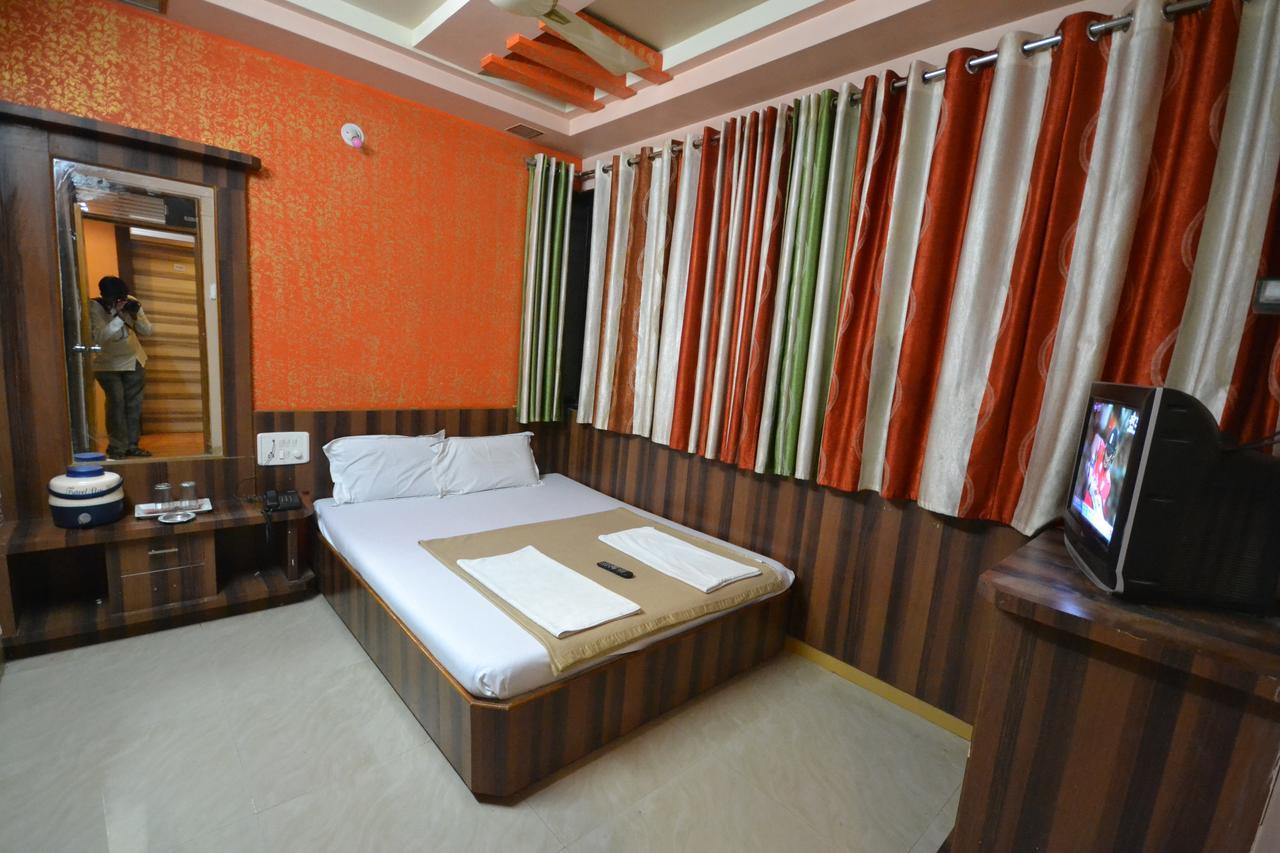Hotel Sai Hari Prasad Shirdi Exterior foto